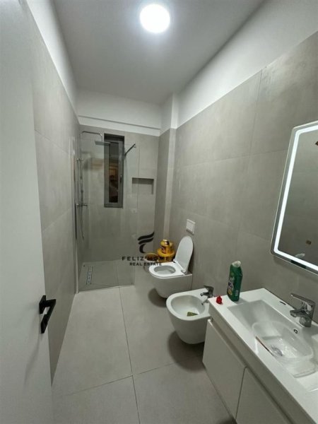 Tirane, jepet me qera apartament 1+1+Ballkon Kati 1, 85 m² 550 € (FUSHA E AVAICIONIT)