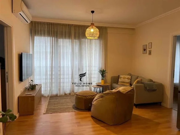 Tirane, jepet me qera apartament 2+1+Ballkon Kati 4, 80 m² 800 € (QENDER)