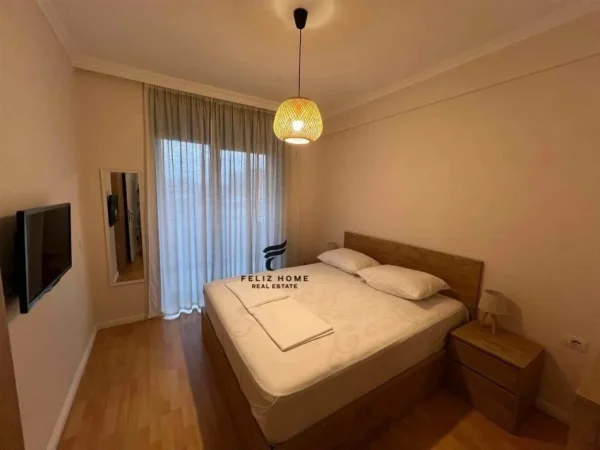 Tirane, jepet me qera apartament 2+1+Ballkon Kati 4, 80 m² 800 € (QENDER)