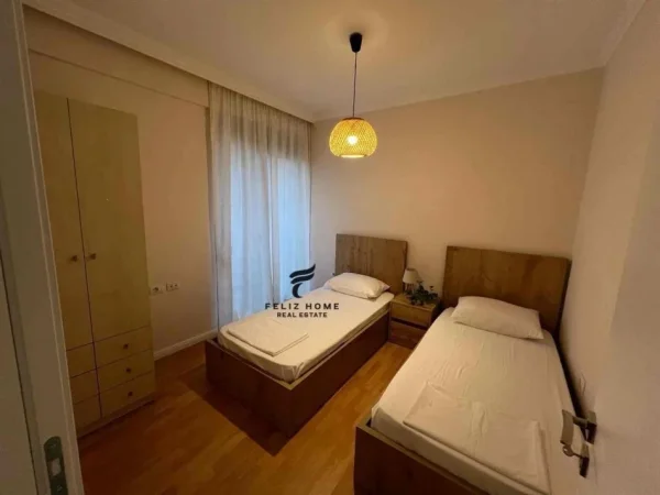 Tirane, jepet me qera apartament 2+1+Ballkon Kati 4, 80 m² 800 € (QENDER)