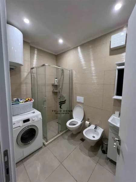 Tirane, jepet me qera apartament 2+1+Ballkon Kati 4, 80 m² 800 € (QENDER)