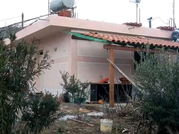 Berat, shitet shtepi 1+1 Kati 1, 70 m² 72.000 € (Shiten Okazion Shtepia dhe Tokat ne Uznove)