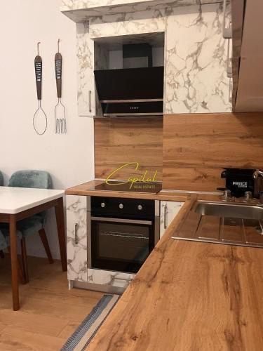 Tirane, jepet me qera apartament 1+1 Kati 2, 60 m² 500 € (SELITE)