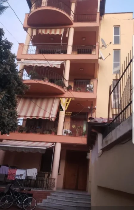 Tirane, jepet me qera Vile 3 Katshe Kati 0, 1.000 m² 5.000 € (BRRYLI)