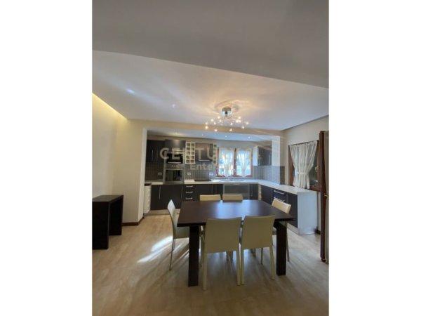 Tirane, shes apartament 3+1+Aneks+Ballkon Kati 4, 135 m² 460.000 € (Qender)