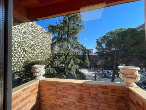 Tirane, shes apartament duplex Dublex Kati 3, 160 m² 510.000 € (BLLOK)