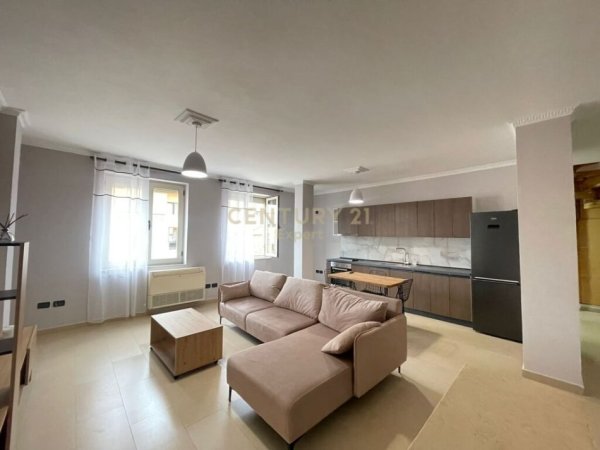 Tirane, shes apartament duplex Dublex Kati 3, 172 m² 520.000 € (Ish Bllok)
