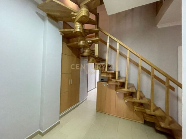 Tirane, shes apartament duplex Dublex Kati 3, 172 m² 520.000 € (Ish Bllok)