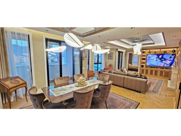 Tirane, shitet apartament+verande | Penthouse 5+1+Aneks+Ballkon Kati 10, 435 m² 1.600.000 € (rruga e Kavajes)