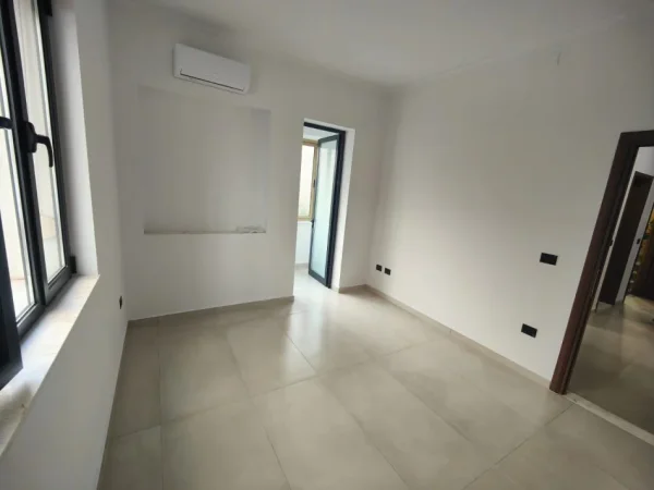 Zyre me Qira ne Bllok   1.000 €