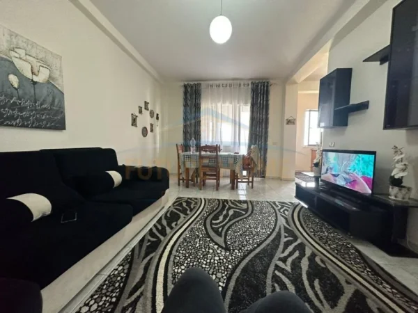 Durres, jepet me qera apartament 1+1 Kati 3, 60 m² 300 € (PRANE STADIUMIT NIKO DOVANA)