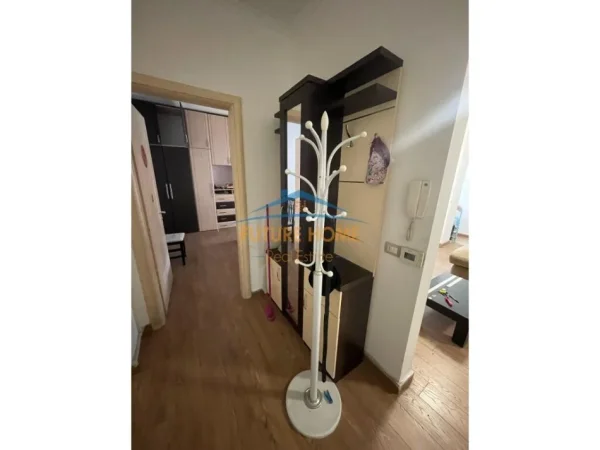 APARTAMENT 2+1 ME QERA , PRANE DELIJORGJIT , RRUGA KAVAJES
