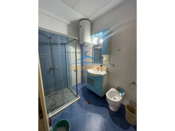 APARTAMENT 2+1 ME QERA , PRANE DELIJORGJIT , RRUGA KAVAJES