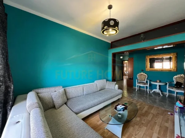 Durres, jepet me qera apartament 2+1+Ballkon Kati 6, 115 m² 400 € (PRANE KOPSHTIT SOTIR NOKA)