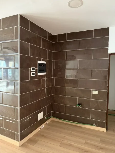Tirane, jepet me qera ambjent biznesi Kati 0, 110 m² 1.500 € (VASIL SHANTO)