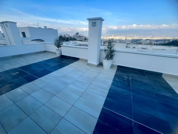 Tirane, jepet me qera apartament+verande | Penthouse 1+1+Ballkon Kati 4, 120 m² 700 € (Kodra e Diellit)