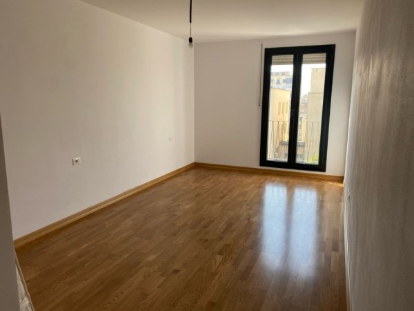 Tirane, jepet me qera apartament Kati 4, 108 m² 750 € (Kompleksi Zirkon)