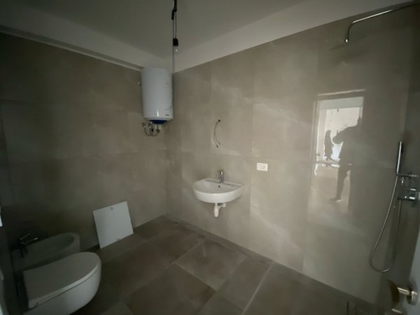 Tirane, jepet me qera apartament Kati 4, 108 m² 750 € (Kompleksi Zirkon)
