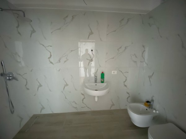 Tirane, jepet me qera apartament Kati 4, 108 m² 750 € (Kompleksi Zirkon)