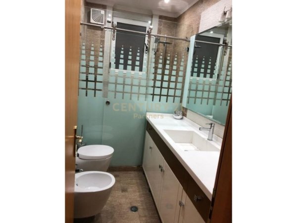 Tirane, shes apartament 2+1+Aneks+Ballkon Kati 6, 133 m² 310.000 € (Komuna e Parisit)