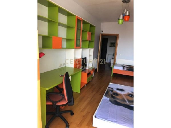 Tirane, shes apartament 2+1+Aneks+Ballkon Kati 6, 133 m² 310.000 € (Komuna e Parisit)