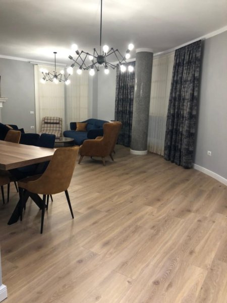 Tirane, jepet me qera apartament 3+1+Aneks+Ballkon Kati 2, 120 m² 1.200 € (Vilat Gjermane)