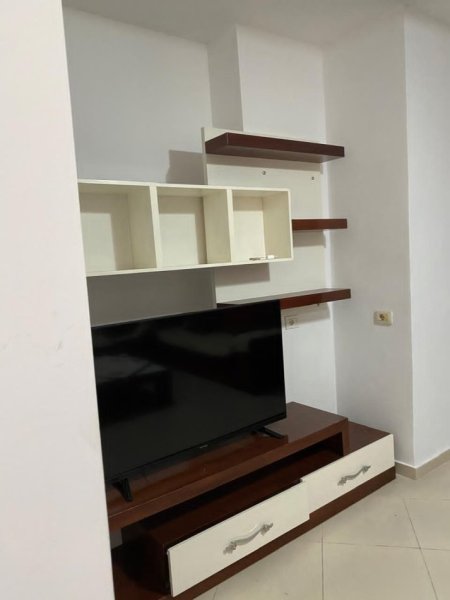 Tirane, jepet me qera apartament 2+1+Aneks+Ballkon Kati 7, 100 m² 400 € (yzberisht)