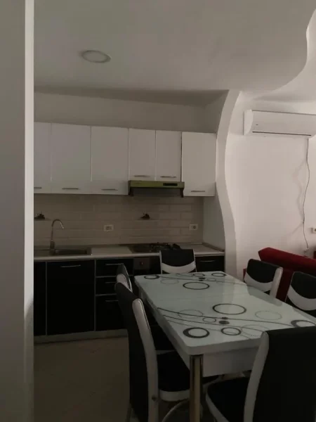 Tirane, jepet me qera apartament 2+1+Aneks+Ballkon Kati 7, 100 m² 400 € (yzberisht)