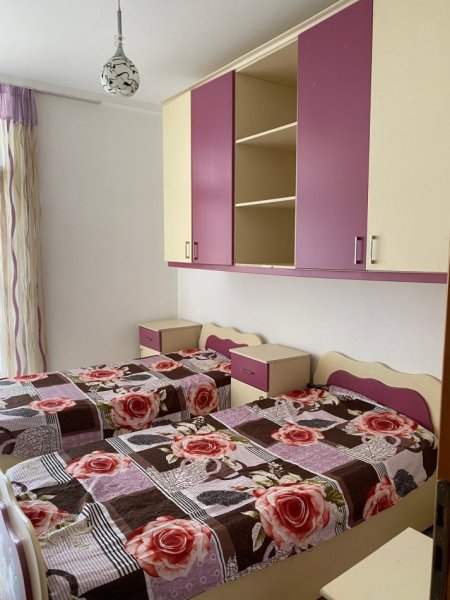 Tirane, jepet me qera apartament 2+1+Aneks+Ballkon Kati 7, 100 m² 400 € (yzberisht)