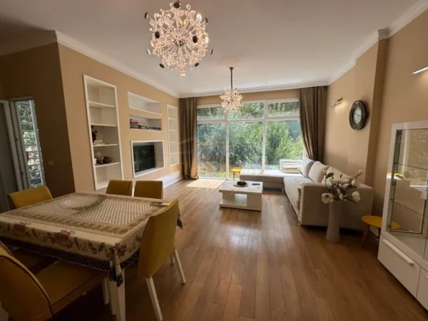 APARTAMENT MODERN , 2+1 ME QERA , PRANE RADISSON, LIQENI I THATE
