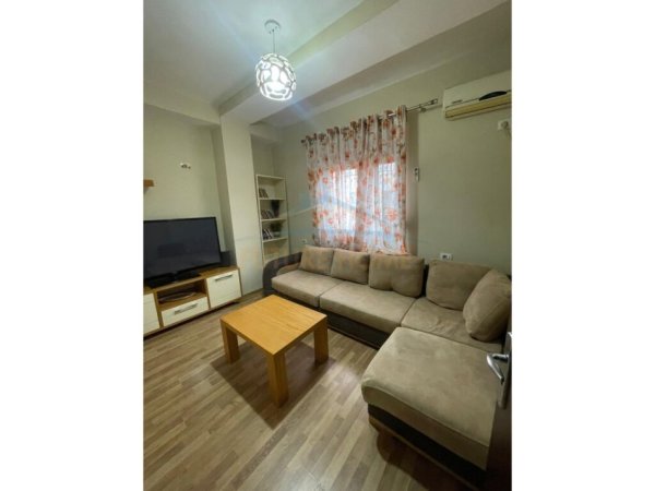 Tirane, jepet me qera Vile Kati 0, 250 m² 1.350 € (Jordan Misja)