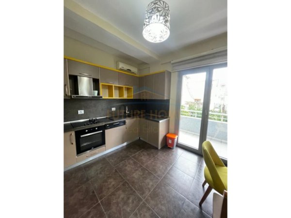 Tirane, jepet me qera Vile Kati 0, 250 m² 1.350 € (Jordan Misja)
