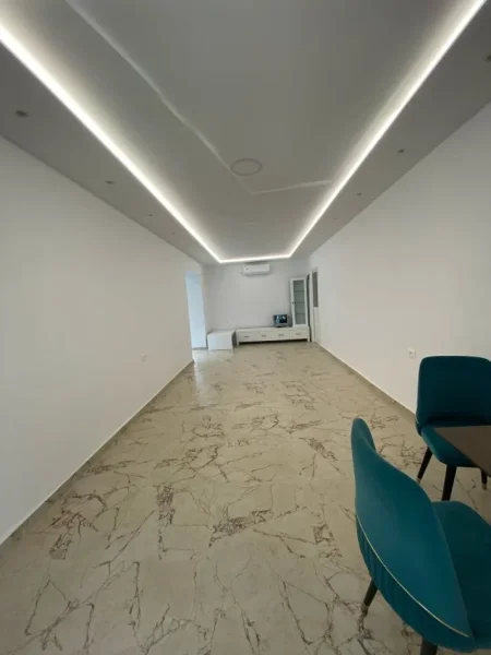 Tirane, jepet me qera ambjent biznesi Kati 0, 51 m² 1.300 € (rruga e kavajes)