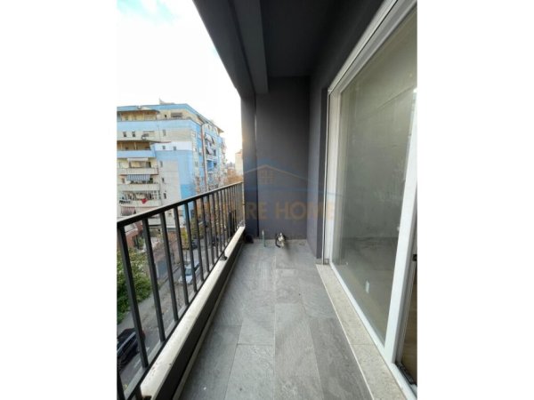 SHITET APARTAMENT 2+1 , RRUGA QEMAL STAFA PRANE PAZARIT TE RI
