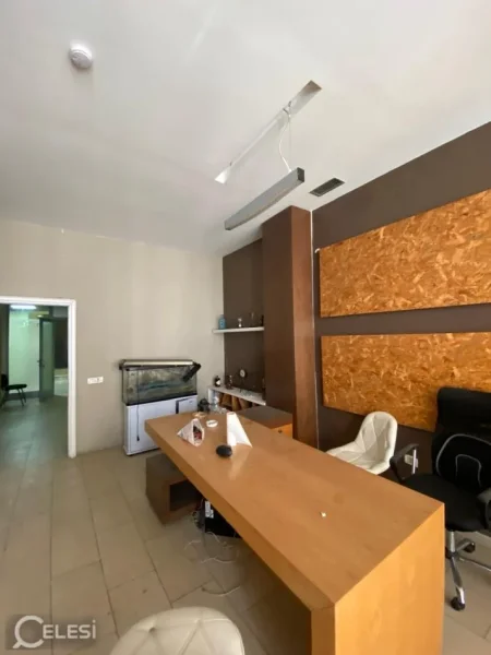 Tirane, jepet me qera ambjent biznesi Kati 1, 60 m² 600 € (RRUGA E KAVAJES)
