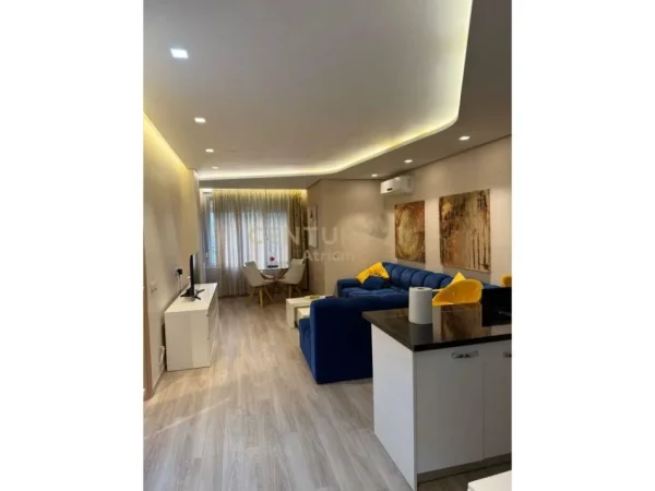 Tirane, jap me qera apartament 1+1+POST PARKIMI , 80 m² 600 € (Liqeni i Thatë)