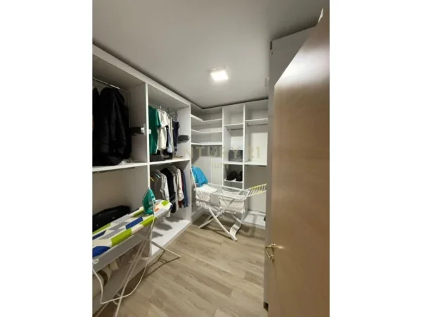Tirane, jap me qera apartament 1+1+POST PARKIMI , 80 m² 600 € (Liqeni i Thatë)