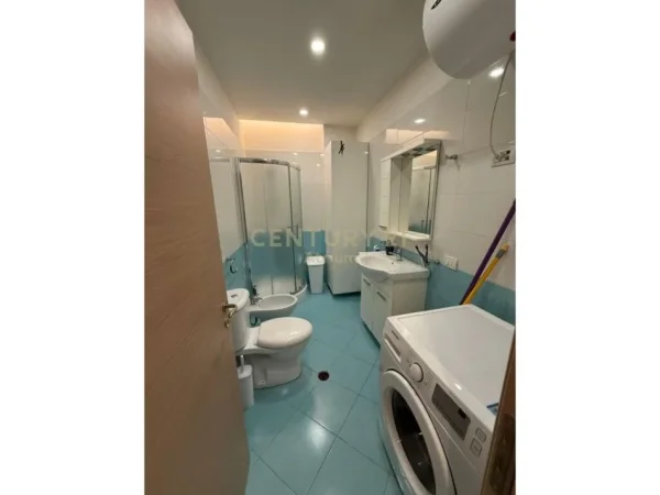 Tirane, jap me qera apartament 1+1+POST PARKIMI , 80 m² 600 € (Liqeni i Thatë)