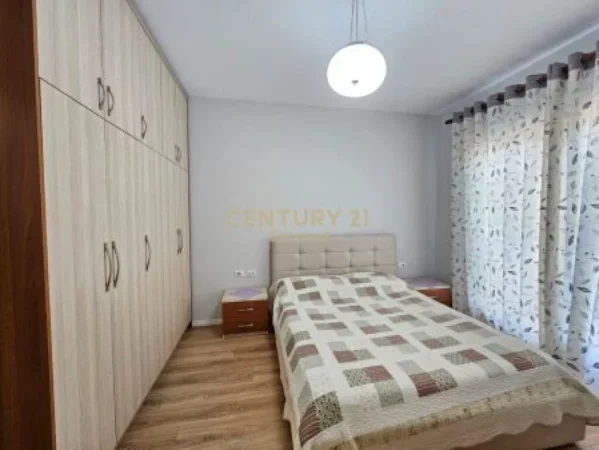 Tirane, jap me qera apartament 2+1+Ballkon , 100 m² 800 € (Komuna e Parisit)