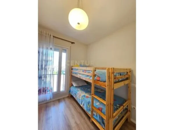Tirane, jap me qera apartament 2+1+Ballkon , 100 m² 800 € (Komuna e Parisit)
