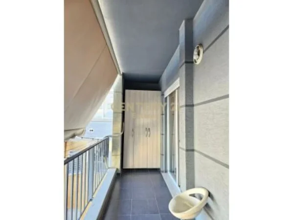 Tirane, jap me qera apartament 2+1+Ballkon , 100 m² 800 € (Komuna e Parisit)