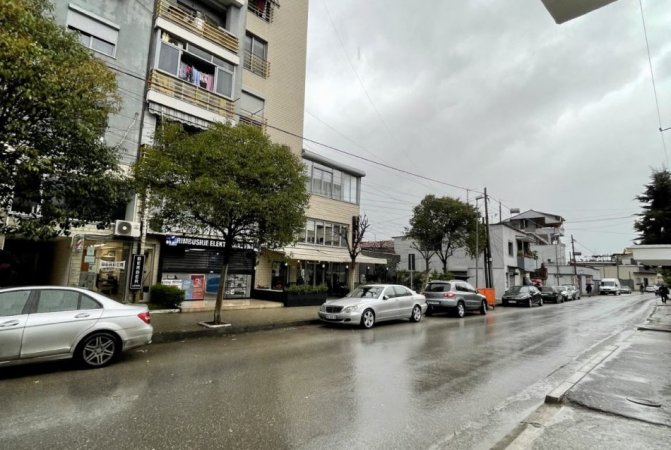 Tirane, jepet me qera apartament 2+1 Kati 1, 88 m² 500 € (Rruga Jordan Misja)