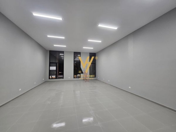 Tirane, jepet me qera zyre Kati 1, 113 m² 1.600 € (RRUGA E KAVAJES)