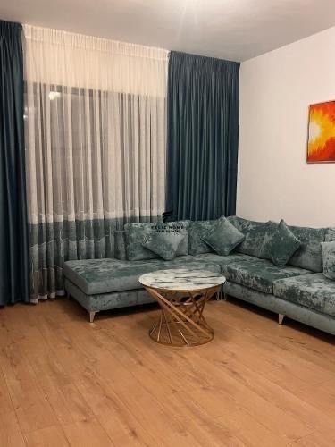 Tirane, jepet me qera apartament 1+1+Ballkon Kati 2, 60 m² 500 € (RRUGA E KAVAJES)