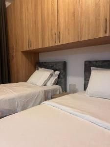 Tirane, jepet me qera apartament 1+1+Ballkon Kati 2, 60 m² 500 € (RRUGA E KAVAJES)