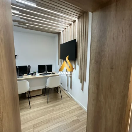 Tirane, jepet me qera dyqan Kati 0, 15 m² 190 € (SHESHI WILSON)
