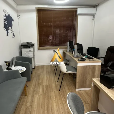 Tirane, jepet me qera dyqan Kati 0, 15 m² 190 € (SHESHI WILSON)