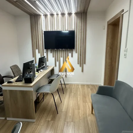 Tirane, jepet me qera dyqan Kati 0, 15 m² 190 € (SHESHI WILSON)