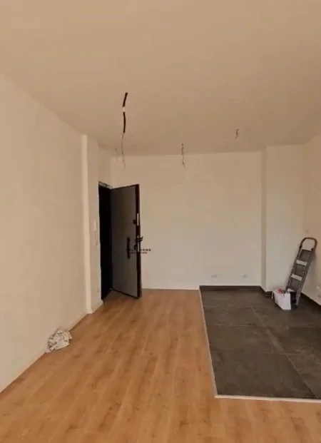 Tirane, jepet me qera zyre Kati 1, 70 m² 1.000 € (JORDAN MISJA)