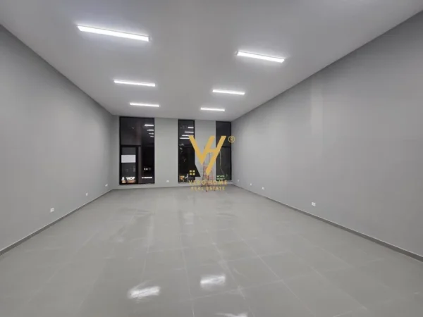 Tirane, jepet me qera zyre Kati 1, 118 m² 1.800 € (RRUGA E KAVAJES)